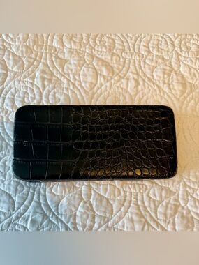 Women’s Black Crocodile Embossed Wallet Clutch